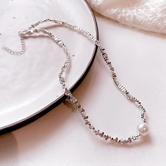 ⚜️[𝟯/$𝟭𝟴]⚜️NEW Large Pearl Silver Acrylic Necklace - Picture 6 of 10